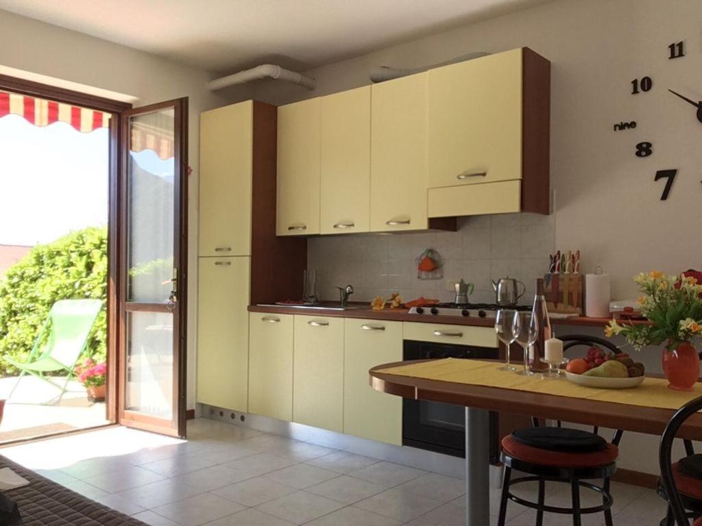 Irina'S House With View On Like And Swimming Pool Apartment Riva di Solto Exterior foto